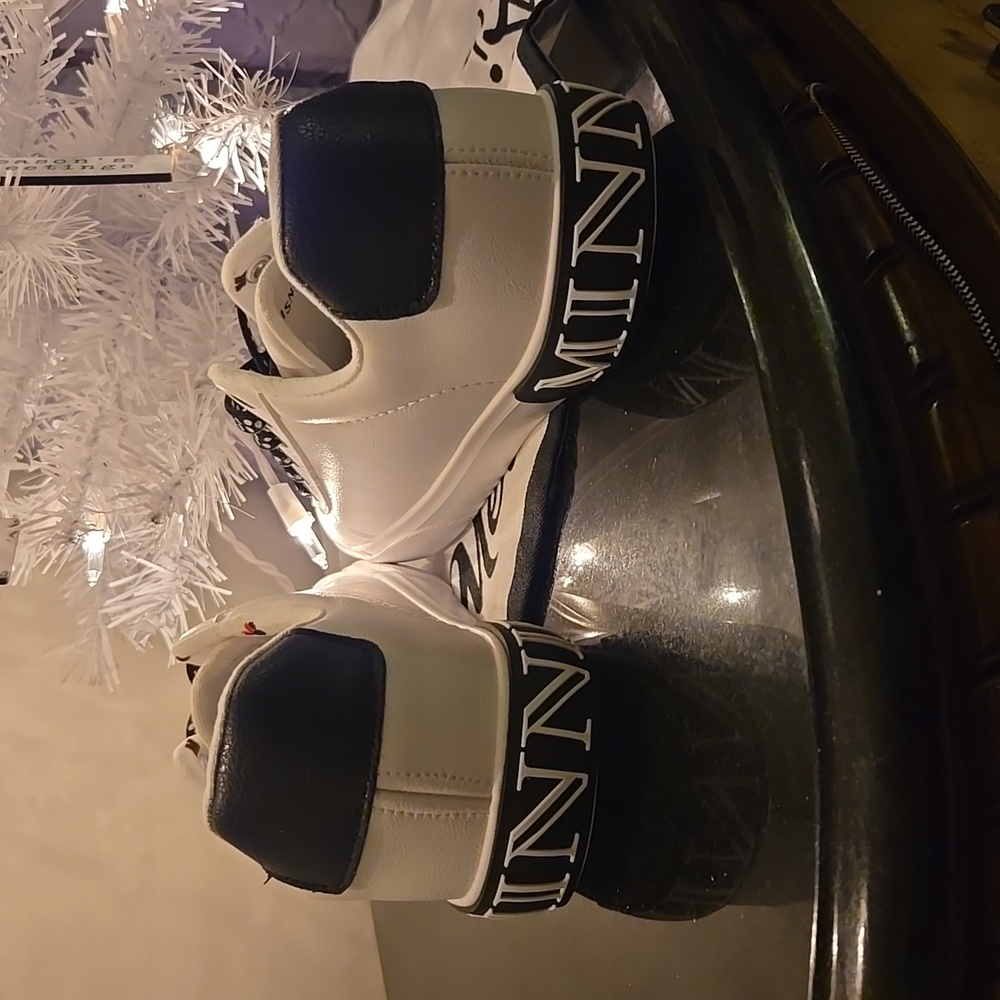 New Adult Ladies Disney Minnie Sneakers 7 - Picture 6 of 6